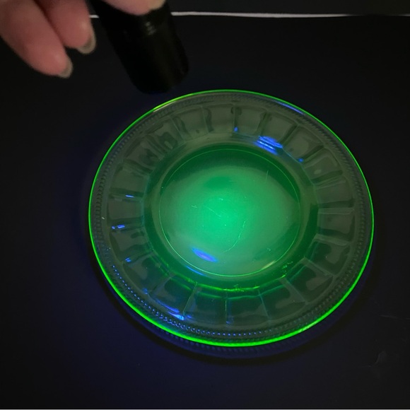 Green Depression Uranium Glass Plate Anchor Hocking Block Pattern 8 inch Plate - Picture 2 of 12